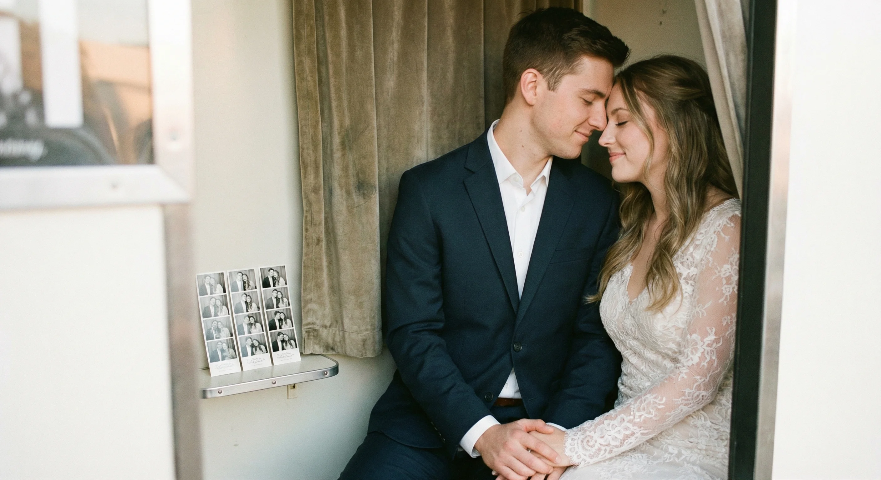 Couple amoureux photobooth mariage